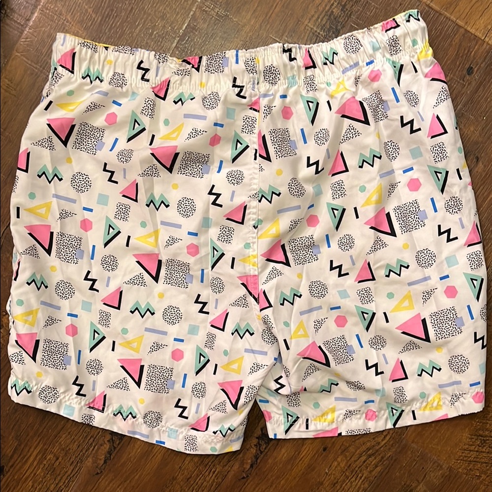 Colorful Geometric Patterned Shorts - Picture 3 of 7